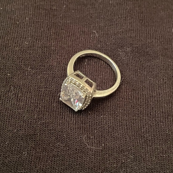 Beautiful large cubic zirconia ring - Picture 6 of 11